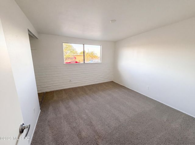 8421 E Balfour Drive, Tucson, AZ 85710