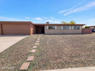 8421 E Balfour Drive, Tucson, AZ 85710