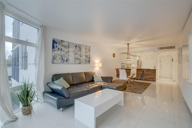 3375 N Country Club Dr 103, Aventura, FL 33180