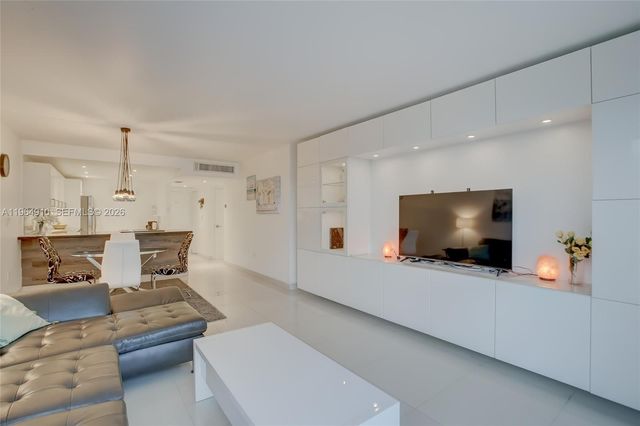 3375 N Country Club Dr 103, Aventura, FL 33180