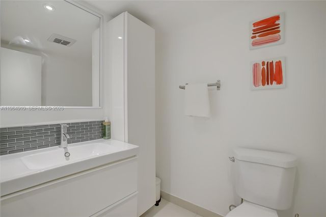 3375 N Country Club Dr 103, Aventura, FL 33180