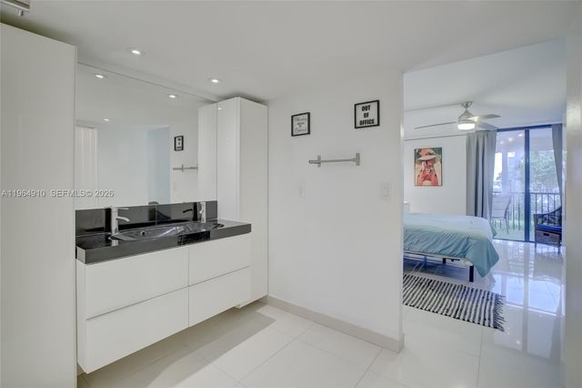 3375 N Country Club Dr 103, Aventura, FL 33180