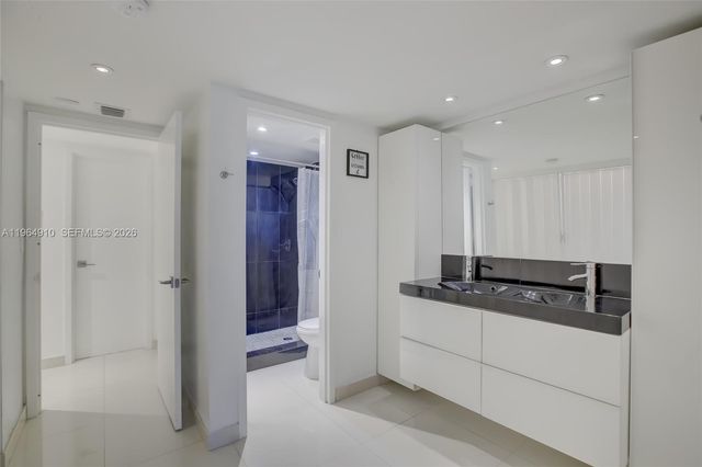 3375 N Country Club Dr 103, Aventura, FL 33180