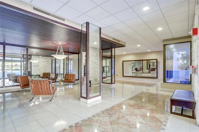 3375 N Country Club Dr 103, Aventura, FL 33180