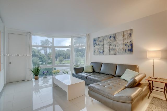 3375 N Country Club Dr 103, Aventura, FL 33180