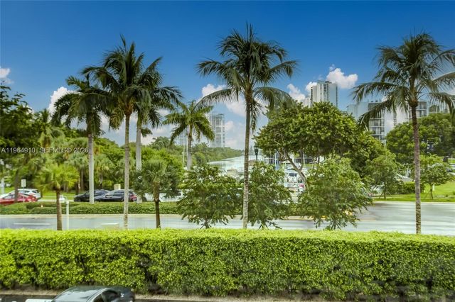 3375 N Country Club Dr 103, Aventura, FL 33180