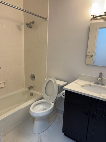 2 Bay Club PH-C, Bayside, NY 11360