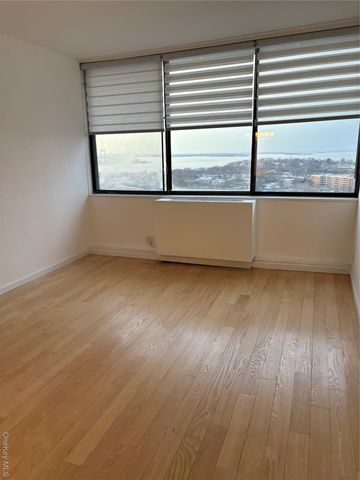2 Bay Club PH-C, Bayside, NY 11360