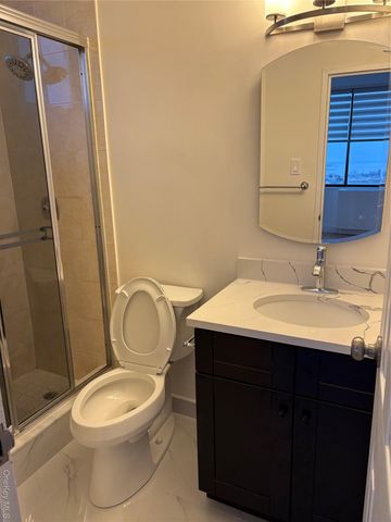 2 Bay Club PH-C, Bayside, NY 11360