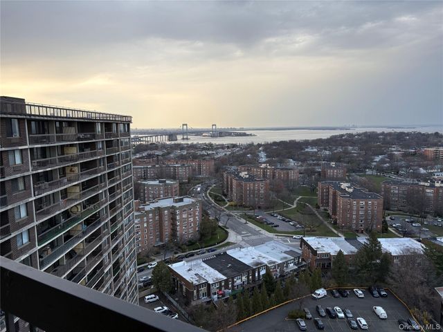 2 Bay Club PH-C, Bayside, NY 11360