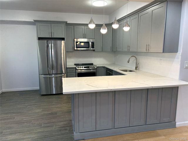 2 Bay Club PH-C, Bayside, NY 11360