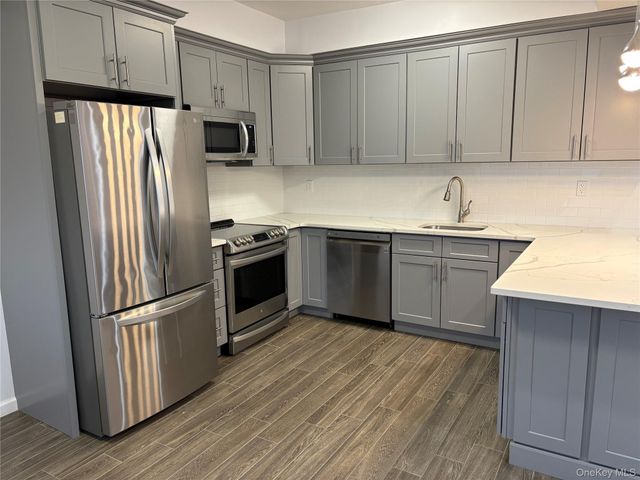 2 Bay Club PH-C, Bayside, NY 11360