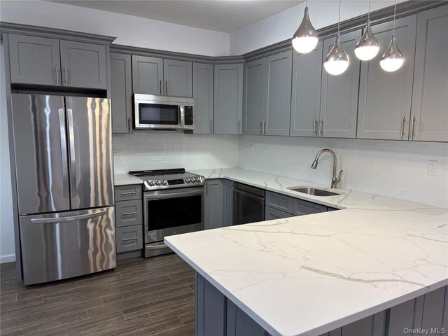 2 Bay Club PH-C, Bayside, NY 11360