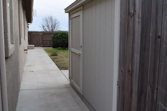 935 Mono St, Manteca, CA 95337