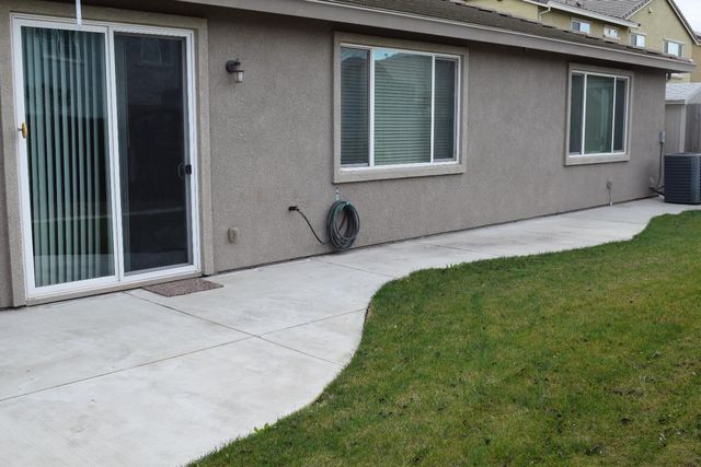 935 Mono St, Manteca, CA 95337