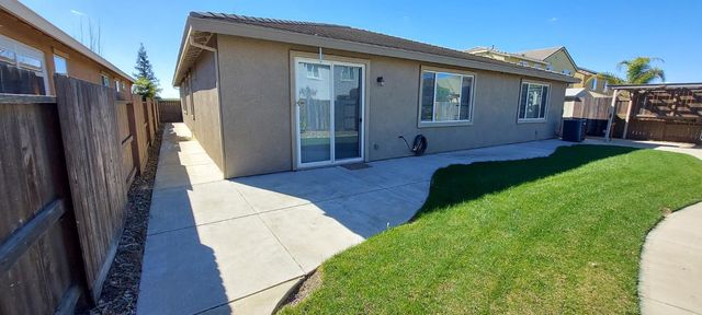 935 Mono St, Manteca, CA 95337