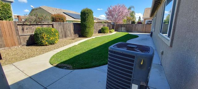 935 Mono St, Manteca, CA 95337