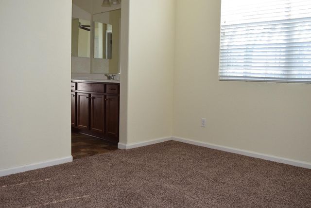 935 Mono St, Manteca, CA 95337