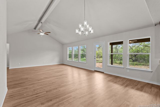 117 Sylas Hayes Loop, Pleasanton, TX 78064