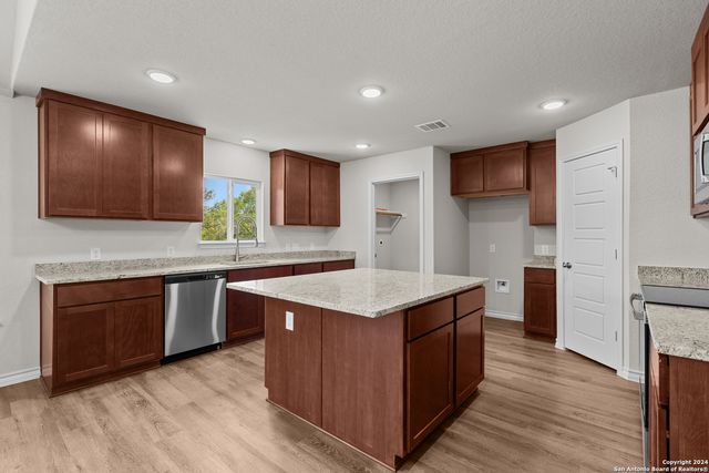 117 Sylas Hayes Loop, Pleasanton, TX 78064