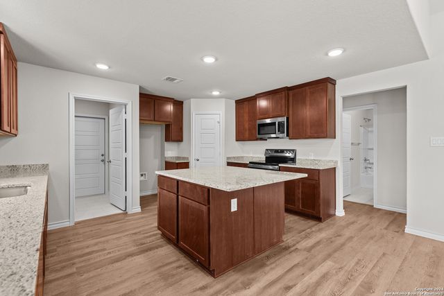 117 Sylas Hayes Loop, Pleasanton, TX 78064