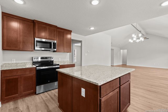 117 Sylas Hayes Loop, Pleasanton, TX 78064