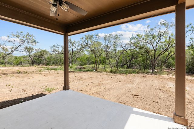 117 Sylas Hayes Loop, Pleasanton, TX 78064