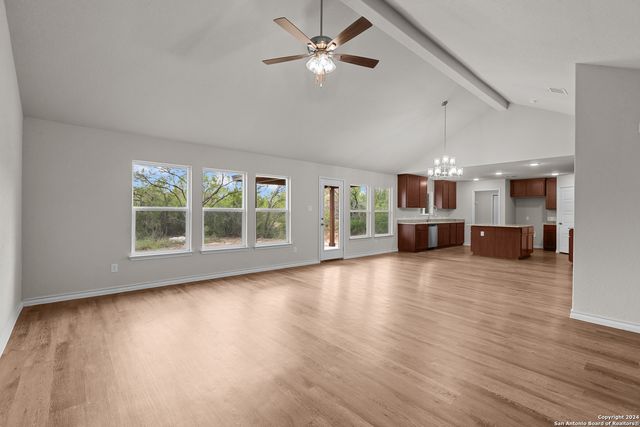 117 Sylas Hayes Loop, Pleasanton, TX 78064