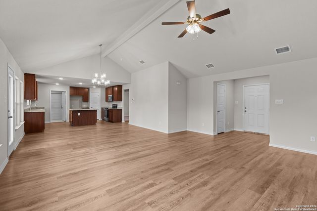 117 Sylas Hayes Loop, Pleasanton, TX 78064