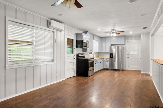 2811 Rollingwood Drive, Tyler, TX 75701