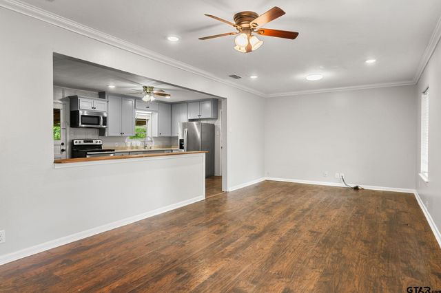 2811 Rollingwood Drive, Tyler, TX 75701