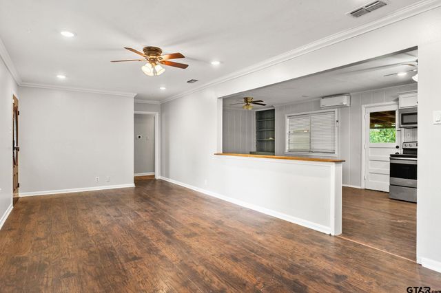 2811 Rollingwood Drive, Tyler, TX 75701