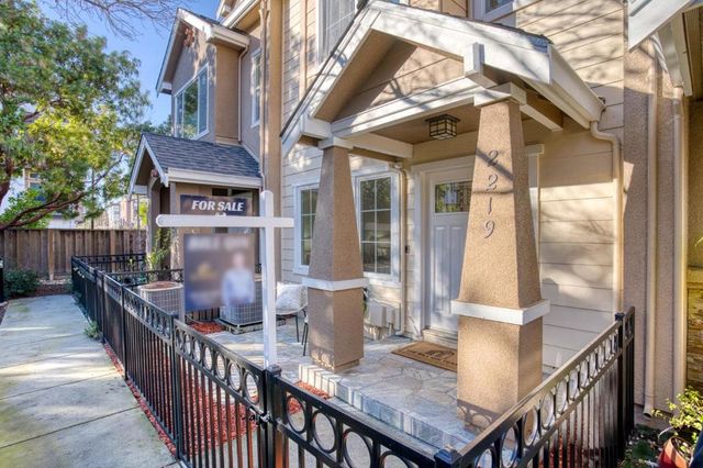 2219 Woodberry Lane, Mountain View, CA 94043