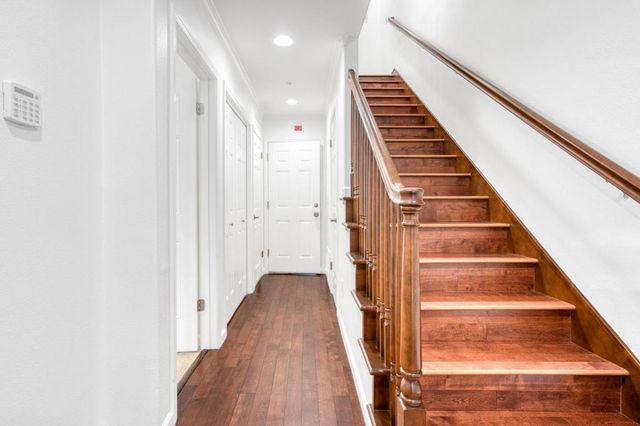 2219 Woodberry Lane, Mountain View, CA 94043