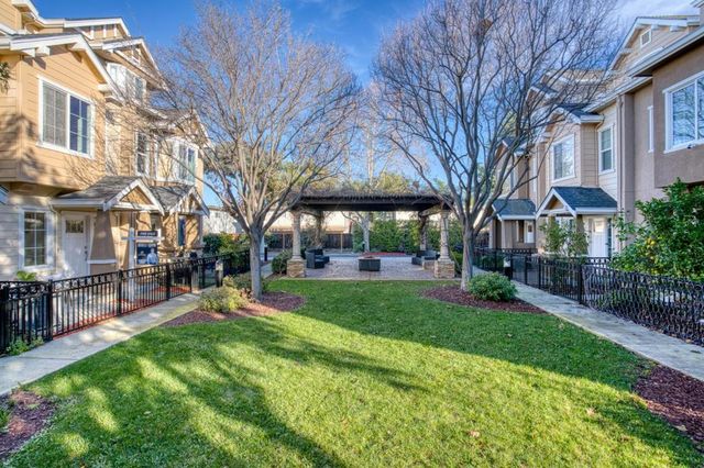 2219 Woodberry Lane, Mountain View, CA 94043