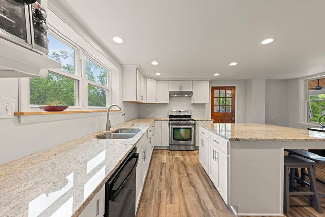 17811 Harwood Avenue, Homewood, IL 60430