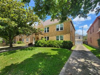 1634 Castle Court, Houston, TX 77006