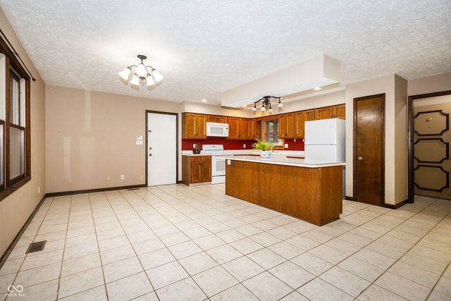 7942 Continental Drive, Mooresville, IN 46158