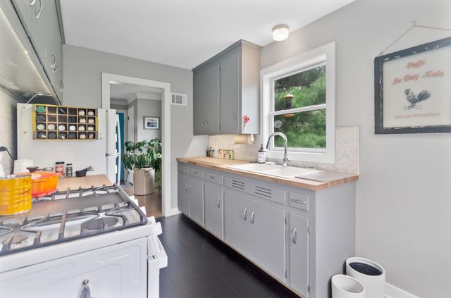 545 Frontenac Place, Saint Paul, MN 55104