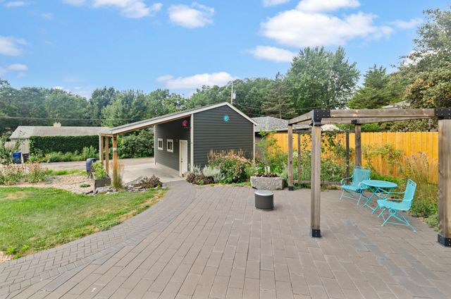 545 Frontenac Place, Saint Paul, MN 55104