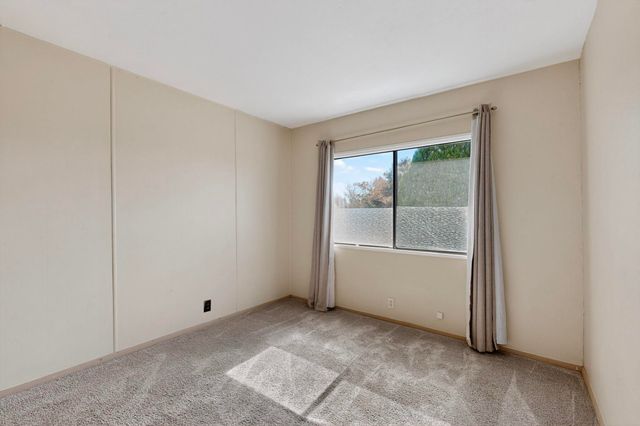 165 Hilton Avenue NW, Albuquerque, NM 87107