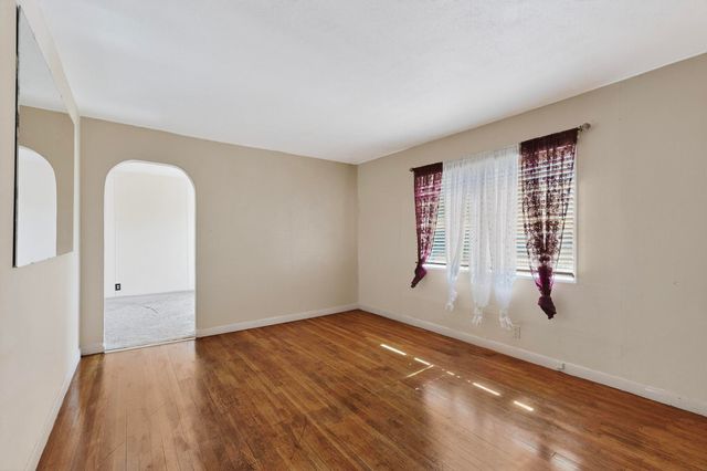 165 Hilton Avenue NW, Albuquerque, NM 87107