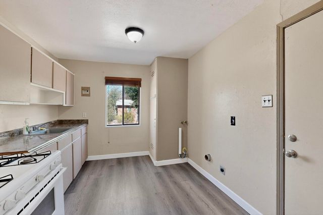 165 Hilton Avenue NW, Albuquerque, NM 87107