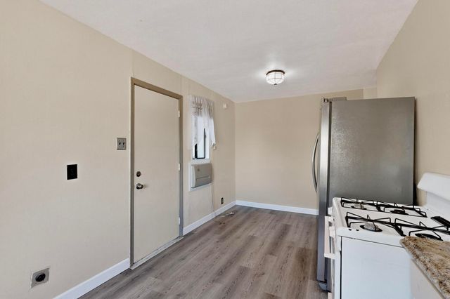 165 Hilton Avenue NW, Albuquerque, NM 87107