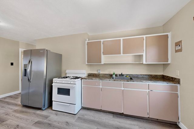 165 Hilton Avenue NW, Albuquerque, NM 87107