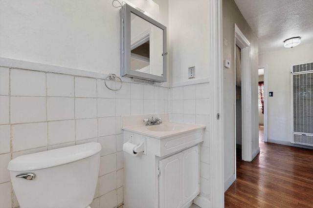 165 Hilton Avenue NW, Albuquerque, NM 87107