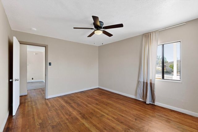 165 Hilton Avenue NW, Albuquerque, NM 87107