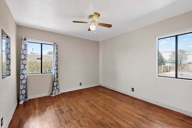 165 Hilton Avenue NW, Albuquerque, NM 87107