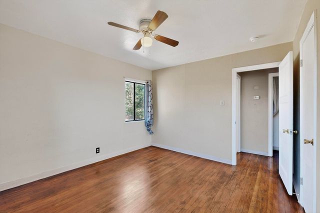 165 Hilton Avenue NW, Albuquerque, NM 87107