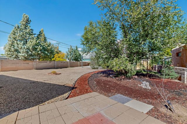 165 Hilton Avenue NW, Albuquerque, NM 87107